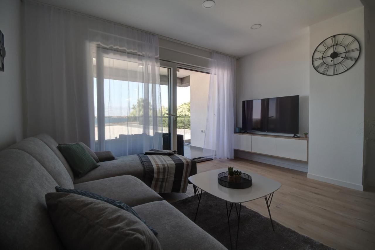 Luxury Beachfront Villa Crystal Aenona - By Ta Leut Agency نين المظهر الخارجي الصورة