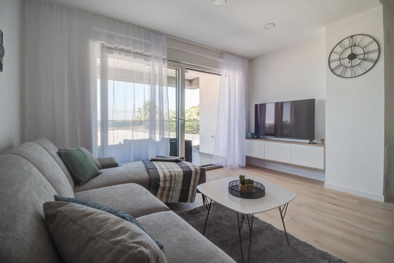 Luxury Beachfront Villa Crystal Aenona - By Ta Leut Agency نين المظهر الخارجي الصورة
