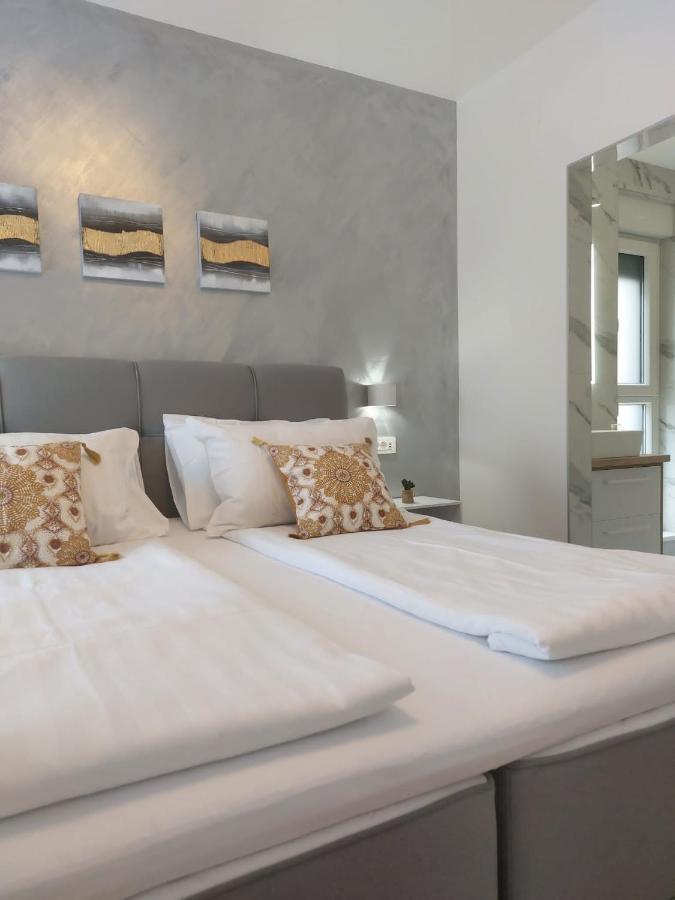 Luxury Beachfront Villa Crystal Aenona - By Ta Leut Agency نين المظهر الخارجي الصورة