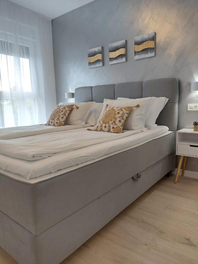 Luxury Beachfront Villa Crystal Aenona - By Ta Leut Agency نين المظهر الخارجي الصورة
