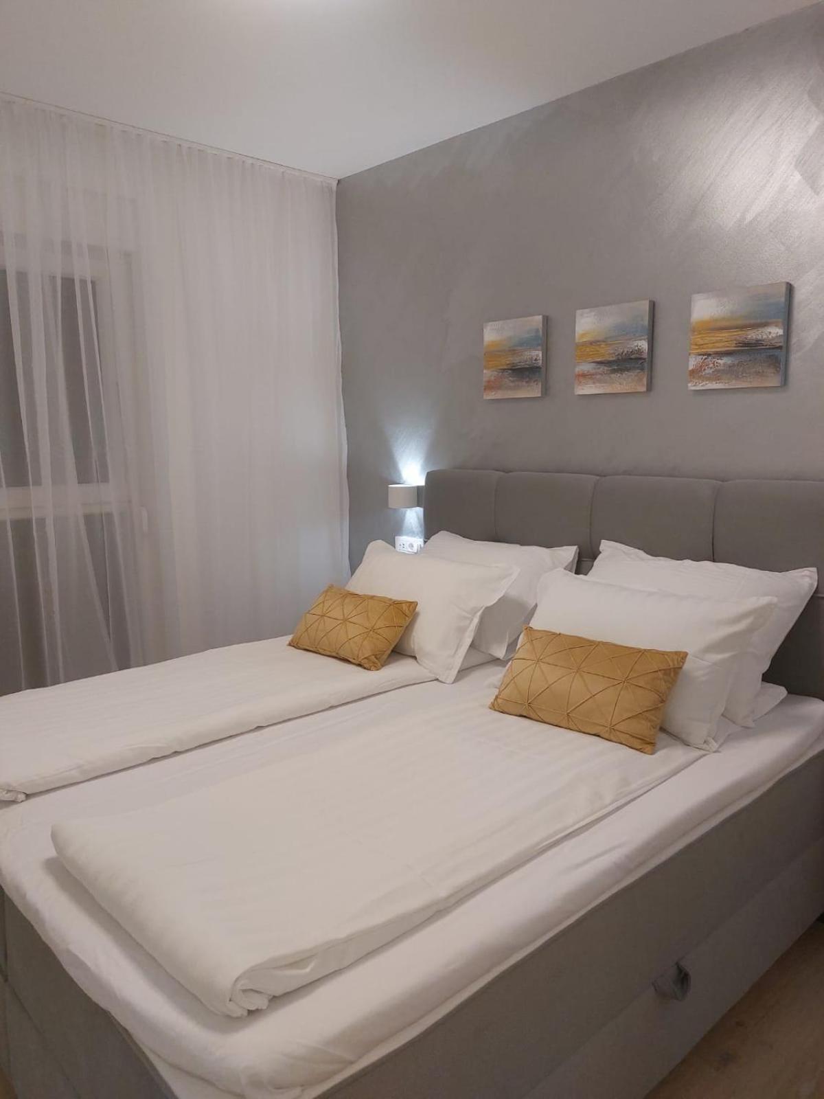 Luxury Beachfront Villa Crystal Aenona - By Ta Leut Agency نين المظهر الخارجي الصورة